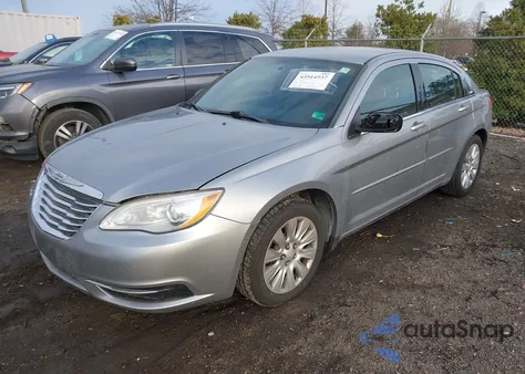 2014 Chrysler 200 Lx z USA, uszkodzony, nr VIN 1C3CCBAB3EN204824
